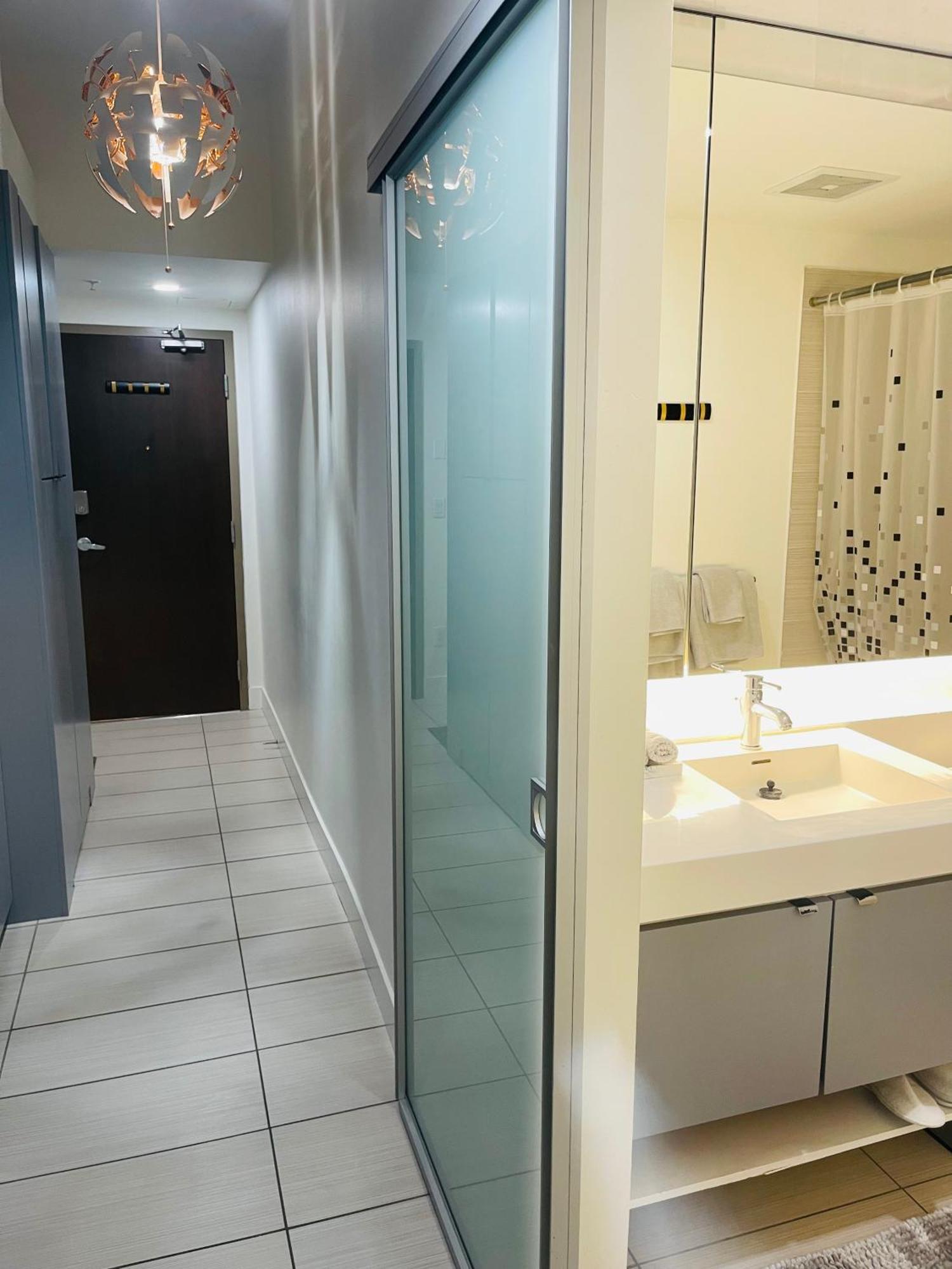 Beautiful Apartment Downtown, Mins To Rogers Arena, Stadium, Restaurants, Shops Vancouver Eksteriør billede